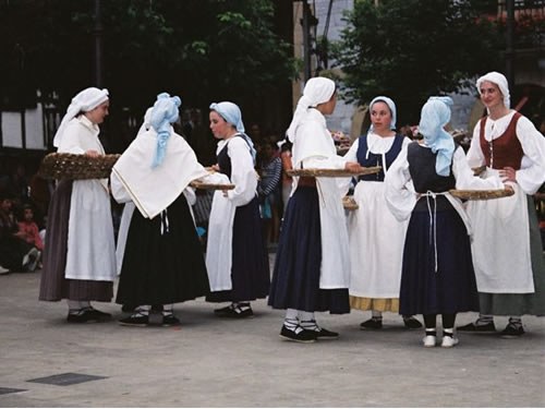Eraiki dantza taldearen 30 urteurrena