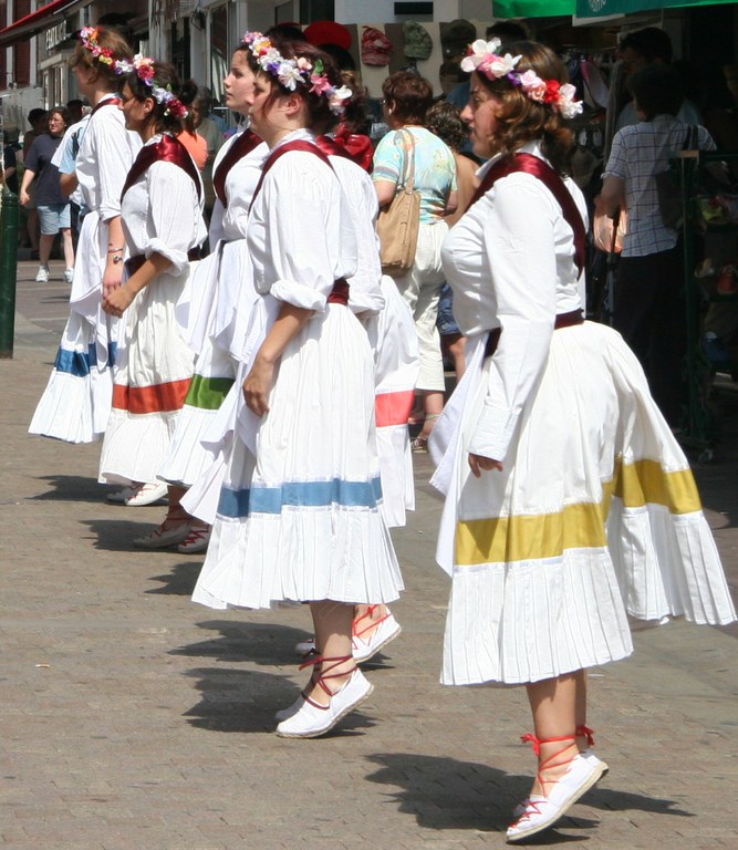 Erandion izango da 2011ko Euskal Herriko Dantzari Eguna