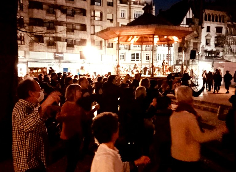 Hilean behin erromeriak Durangoko Ezkurdia plazan