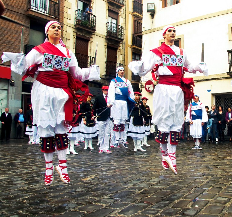 Errosarioko Amaren ezpata-dantza Elgoibarren