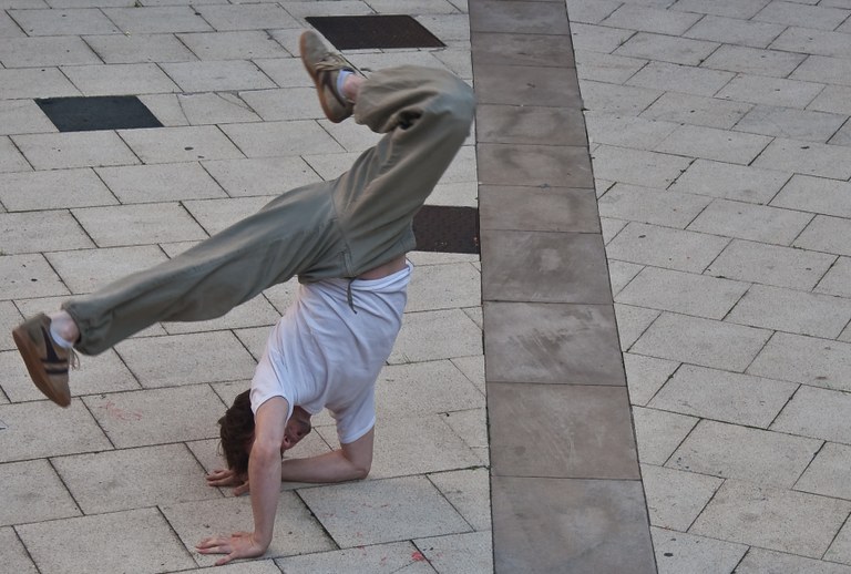 Dantza nazioartera ateratzeko diru-laguntza deialdia egin du Etxeparek