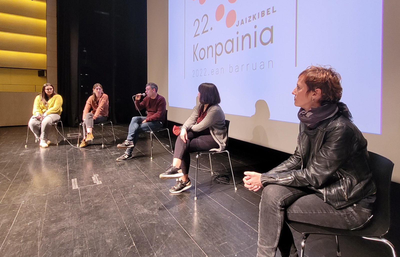Euskal dantza eta berdintasuna Jaizkibel Konpainiaren bideo-forumean