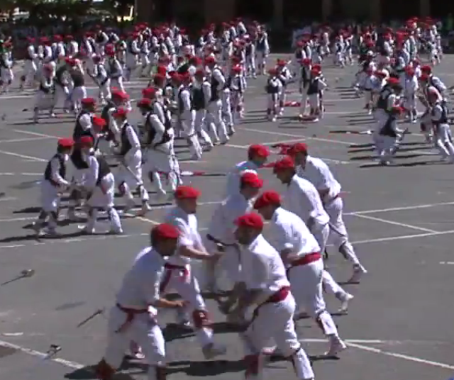 Oiartzunen ospatuko du EDBk 2014ko Euskal Herriko Dantzari Eguna