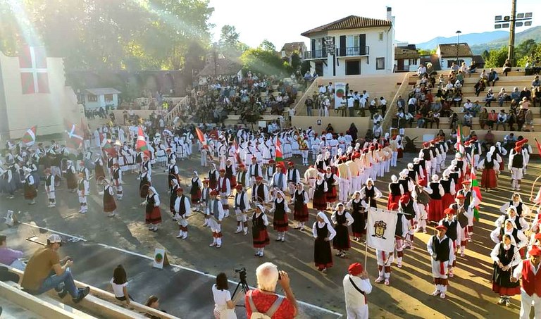 50 talde batuko dira Donostian Euskal Herriko Dantzari Eguna ospatzeko 50 talde batuko dira Donostian Euskal Herriko Dantzari Eguna ospatzeko