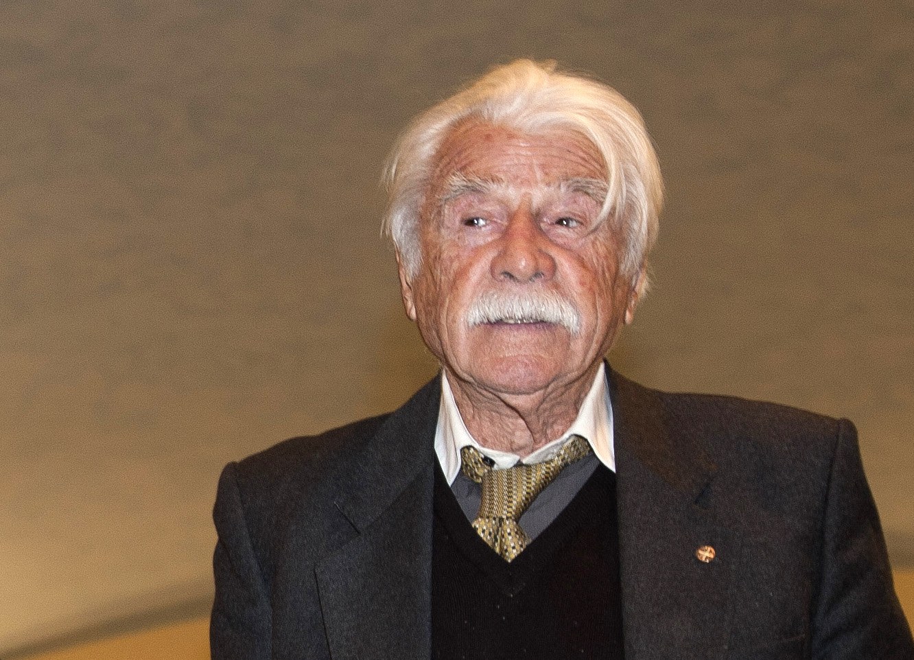 Filipe Oihanburu 100 urte dantzan