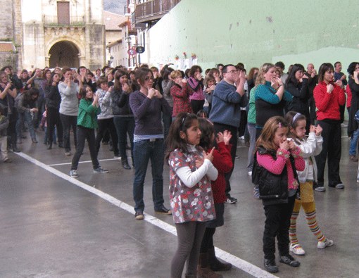Flashmob-a grabatuko dute igandean Zubietan