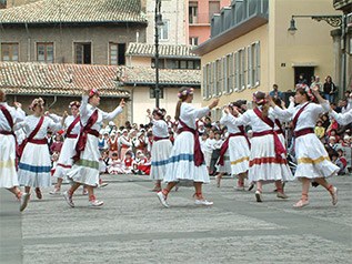 Eskozia eta Kataluniako taldeak Folk Lore 10 jaialdian Eskozia eta Kataluniako taldeak Folk Lore 10 jaialdian