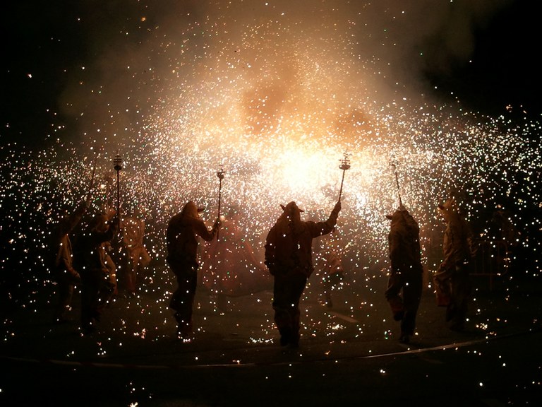Llaneseko Pericotea eta Kataluniako Ball de Diablesak Folk Lore 2016 jaialdian Llaneseko Pericotea eta Kataluniako Ball de Diablesak Folk Lore 2016 jaialdian