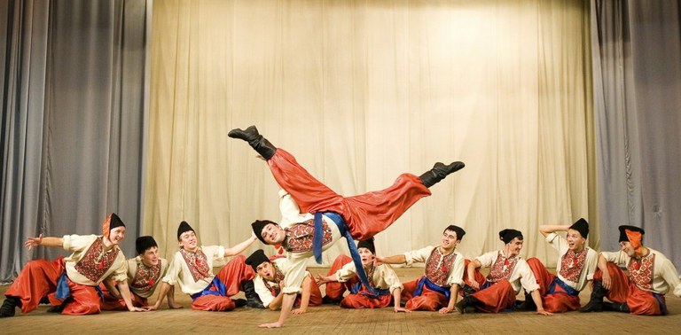 Errusia eta Hego Afrikako taldeak Folklore Bizian jaialdian Errusia eta Hego Afrikako taldeak Folklore Bizian jaialdian