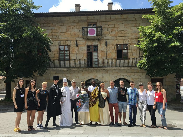 Osetiako eta Ruandako dantza taldeak izango dira Folklore Bizian jaialdian