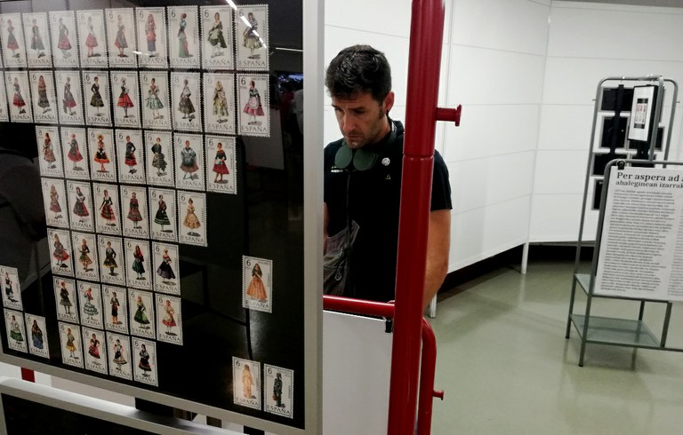 Mundu osoko folklorea erakusten duten seiluak ikusgai Sestaon 