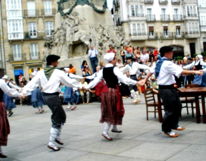 Kalean dantza egin ahal izateko ordaindu beharra Gasteizen