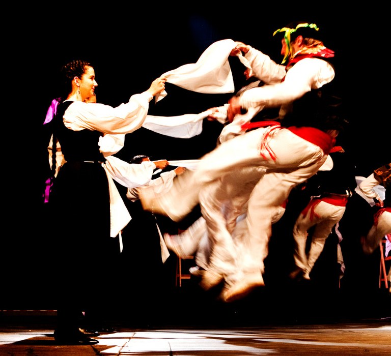 Dantza emanaldiak Gasteiz, Donostia eta Bilboko jaietan