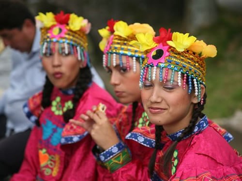 Munduko folklorea gaztetxoen eskutik Gauargin eta Bidasoaldeko jaialdietan