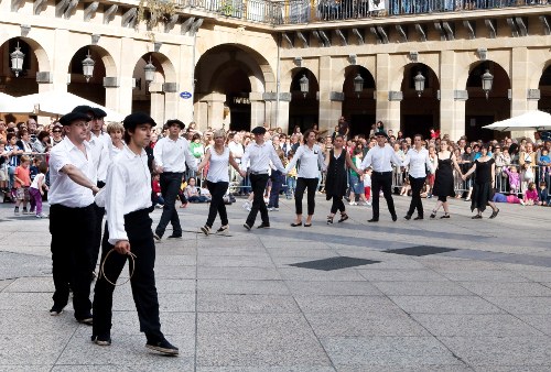 Gizon-dantza Donostian: tradizioa, alkatea eta bestelakoak