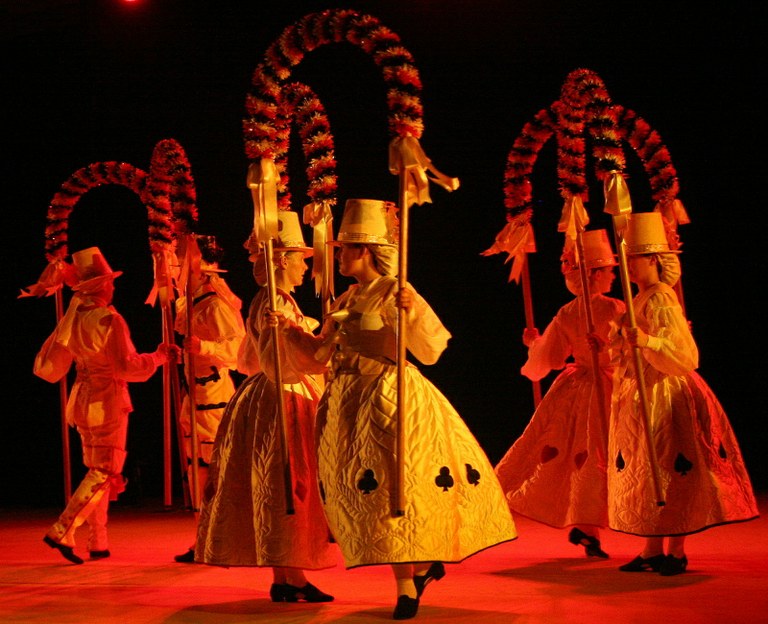 Gubernatis: "Nola azaldu ergelkeria, sektarismoa eta itsukeriaren eraginez euskal dantza tradizionaleko talde bikain batek ez jasotzea erakundeen diru-laguntzarik"