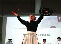 Emakumeak aurresku txapelketetan mintzagai Emakumeak aurresku txapelketetan mintzagai