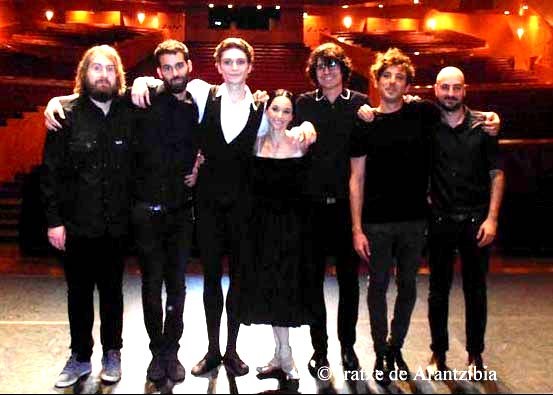 Hamabost minutuko txalo zaparrada Euskaldunak eta dantza 9. galan