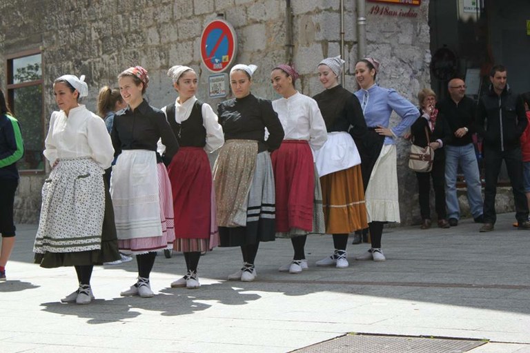 Hogei dantza taldetik gora izango dira Hernaniko dantzari festan