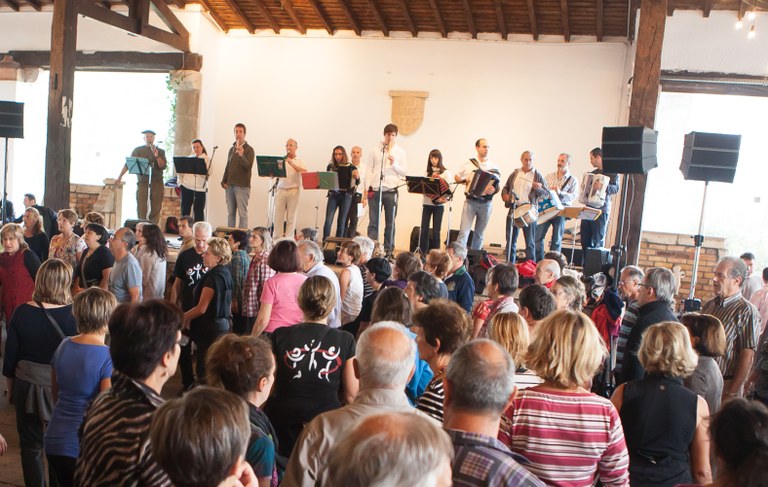 Herri Uztak dantza ikuskizunak, kontzertuak eta Mutxikoen Eguna dakartza