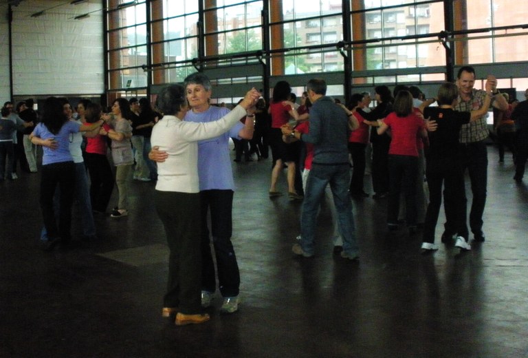 Herriz herri dantzan