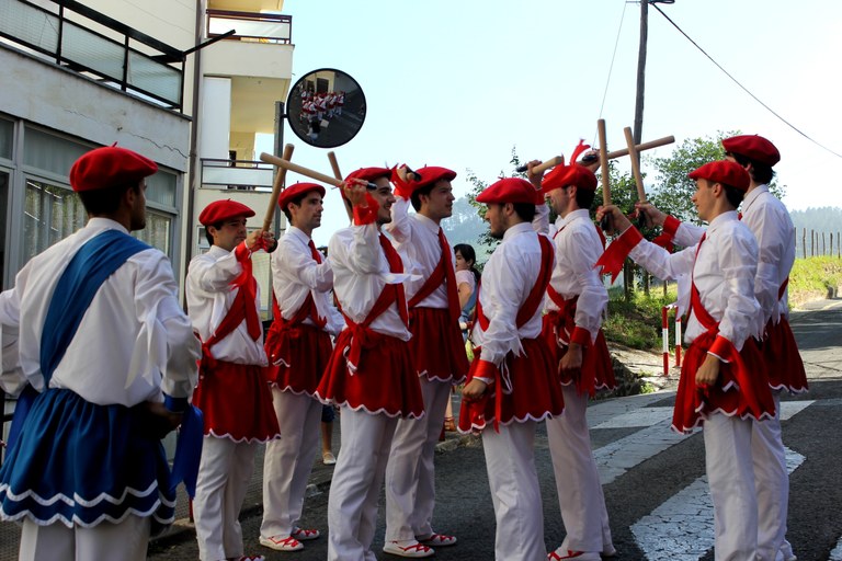 Galdakaoko, Oñatiko eta Eltziegoko dantzariak izango dira Hondarribia dantzan jaialdian