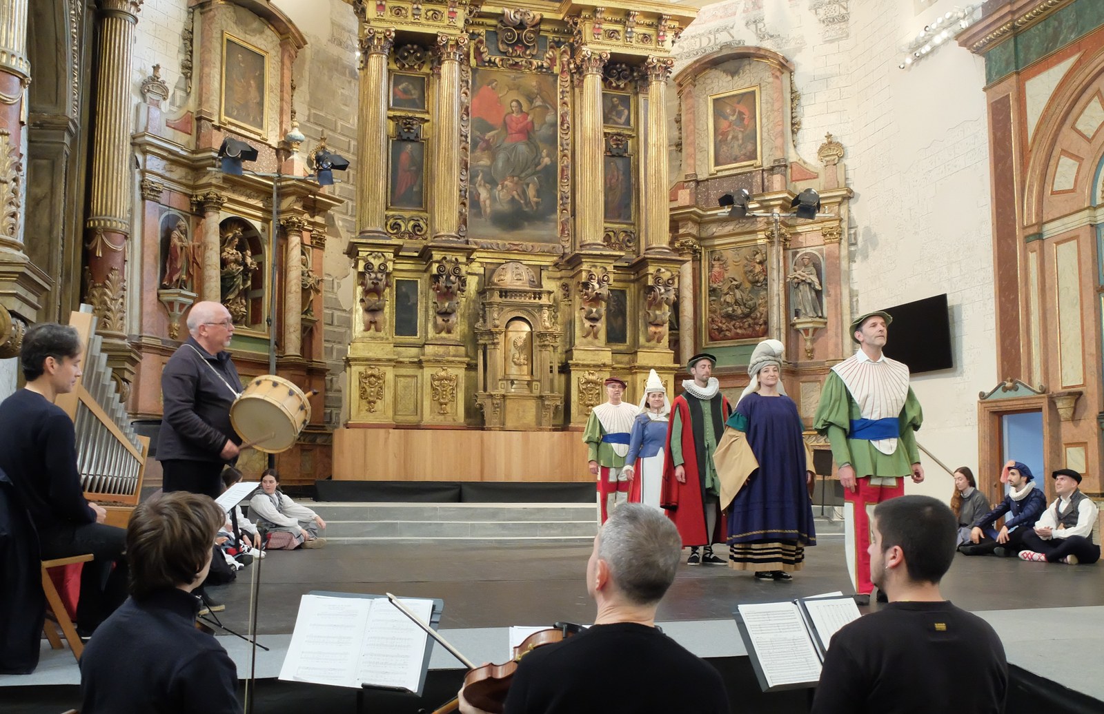Musika eta dantza pintzelkadak Beasainen