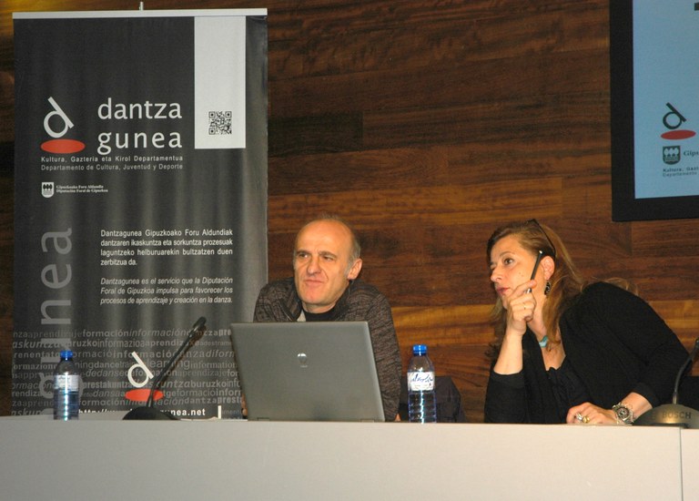 Imanol Arana: "Dantzaren lau erronkak une honetan Eszenika, ekoizpena, dantza tradizionala eta dantza zirkuitoa babestea dira" Imanol Arana: "Dantzaren lau erronkak une honetan Eszenika, ekoizpena, dantza tradizionala eta dantza zirkuitoa babestea dira"