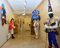 Inauteriei buruzko erakusketa Santurtzin Mendi Alde dantza taldearen eskutik Inauteriei buruzko erakusketa Santurtzin Mendi Alde dantza taldearen eskutik