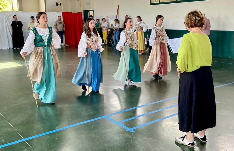 Inesa Gaxen pastoralarekin batera, erakusketa eta mahai-ingurua