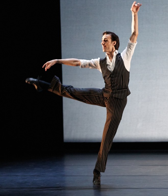 Ion Agirretxe: "Gutxitan izaten dugu dantzariok etxean dantza egiteko aukera"