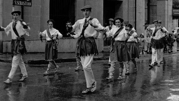 Oñati: Neskak prozesioan