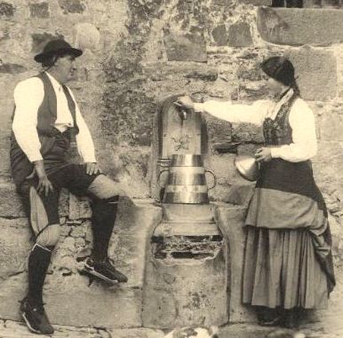 Erronkariko bikotea Izabako iturrian Erronkariko bikotea Izabako iturrian