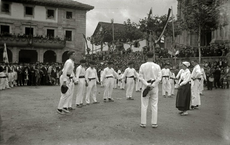 1930_Andoain-goiko-plaza-Pascual-Marin-1024229_o.jpg 1930_Andoain-goiko-plaza-Pascual-Marin-1024229_o.jpg