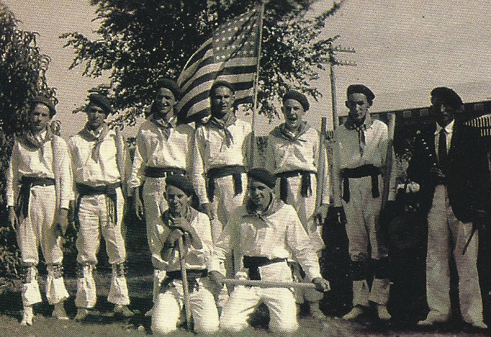 Emmet 1940 Idahoko lehen dantza taldea Emmet 1940 Idahoko lehen dantza taldea