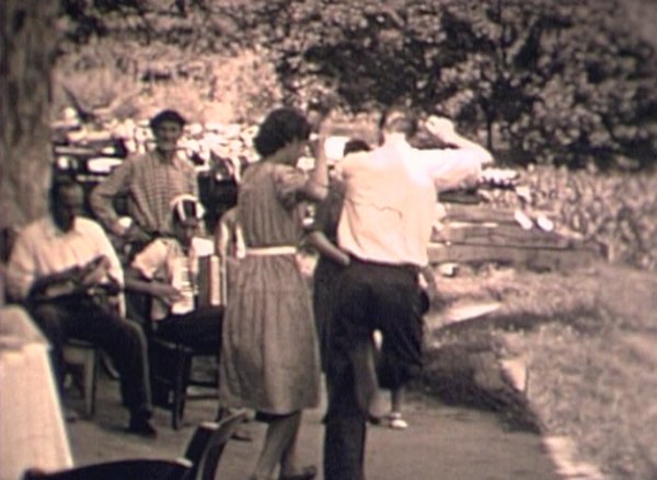 1951-1955 Bakio etxe kanpoaldean dantzan