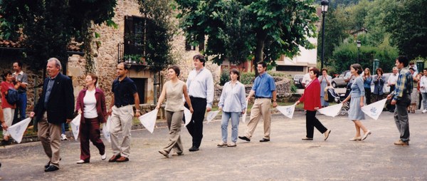 2001-08-16_Zerain-dantza-soka-03_r_1200p-rek.jpg