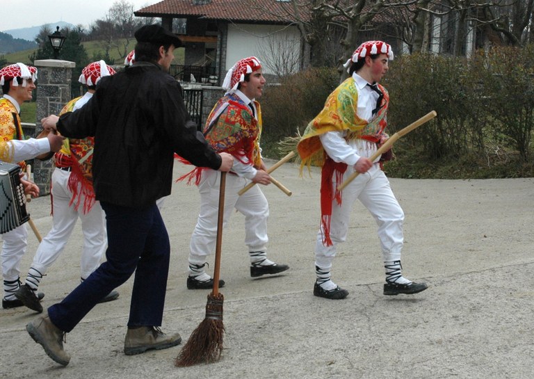 2005-02-06_Abaltzisketako txantxok 123_r.jpg 2005-02-06_Abaltzisketako txantxok 123_r.jpg