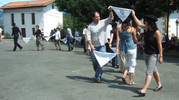 2008-08-16_Zerain-dantza-soka_02_1200p-rek.JPG