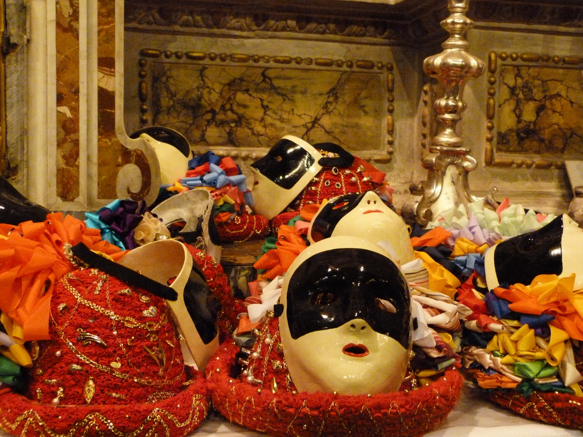 Kapeluak goiz meza denboran. Bagolino 2013 03. Arg. Fabienne Lastere-Itzaina Kapeluak goiz meza denboran. Bagolino 2013 03. Arg. Fabienne Lastere-Itzaina