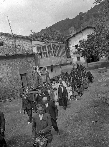 Santiagoko prozesioa Garain. Argazki zaharra Santiagoko prozesioa Garain. Argazki zaharra