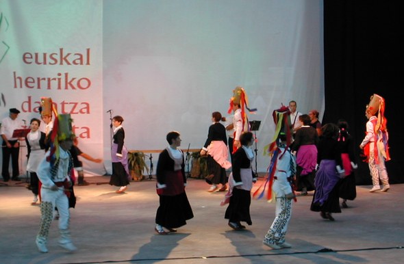 Garaztarrak-Dantza-Agerketa-2002_r.JPG