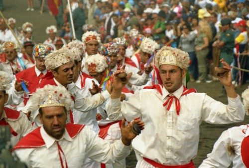 El Hierro irlako Amabirjinaren jaitsiera - Dantzariak El Hierro irlako Amabirjinaren jaitsiera - Dantzariak