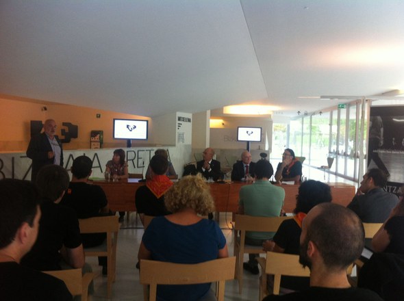 Aiko - EHU Dantzaldi ibiltaria 2014-2015 aurkezpena 02