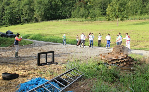 Aizarnako Oilasko biltzea, ikuiluko langileari dantzan Aizarnako Oilasko biltzea, ikuiluko langileari dantzan