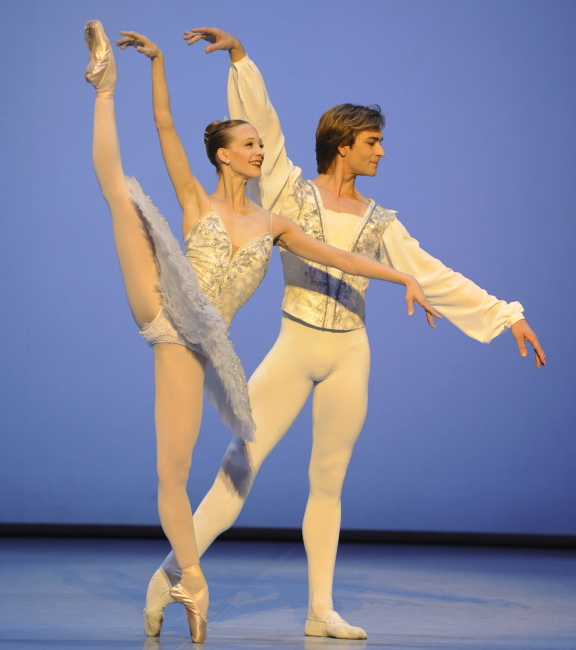 Alicia Amatriain+Friedemann Vogel_Tema y Variaciones.jpg