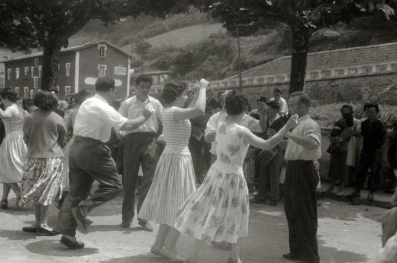 Altzolako bainuetxean soka-dantza 4