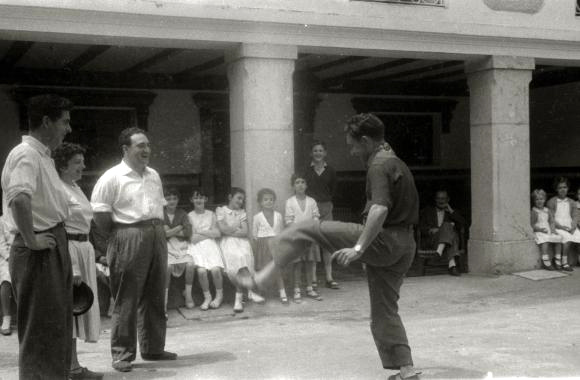 Altzolako bainuetxean soka-dantza 7