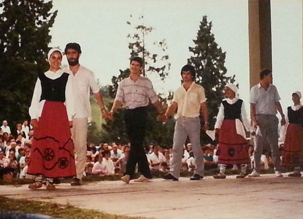 Añorgako nesken aurreskua 1980ko hamarkada