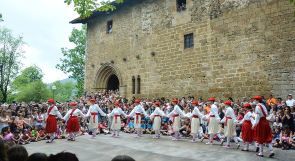 Antioko ezpata-dantza 2015 soka-dantza 01